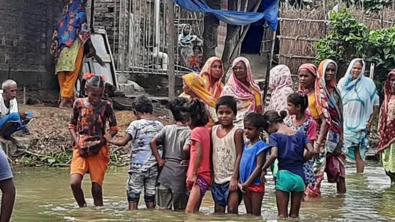 Darbhanga villages reeling in floods for last 15 days