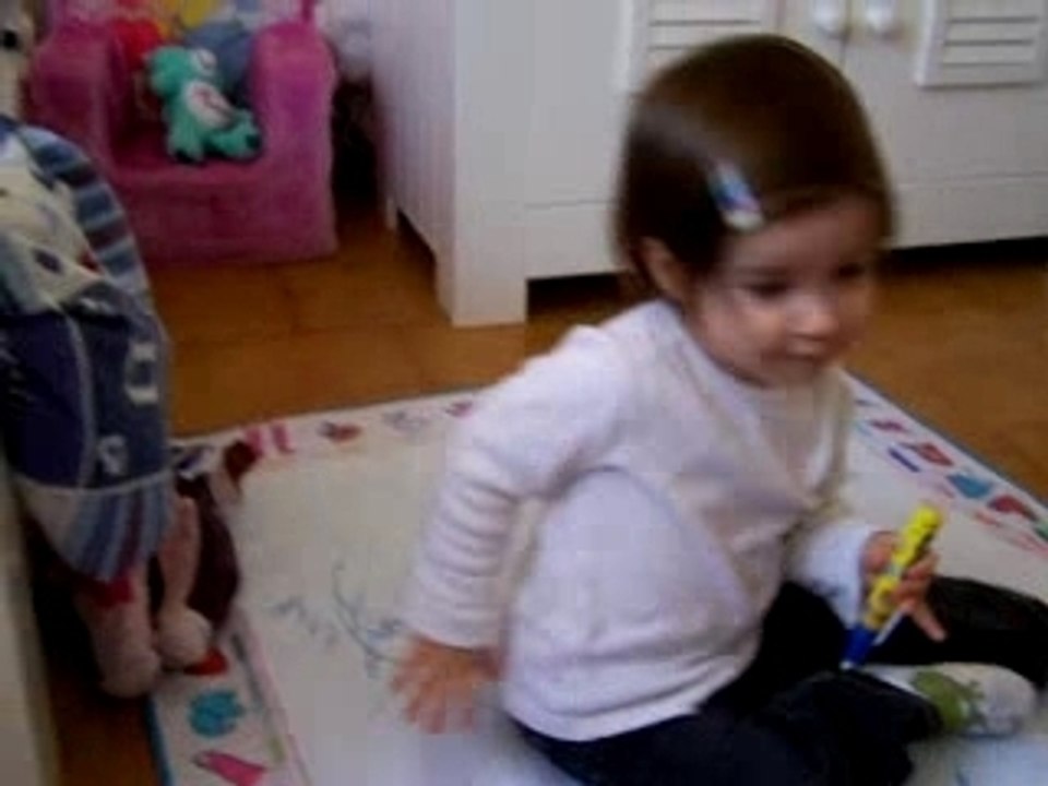 tite puce dans sa chambre