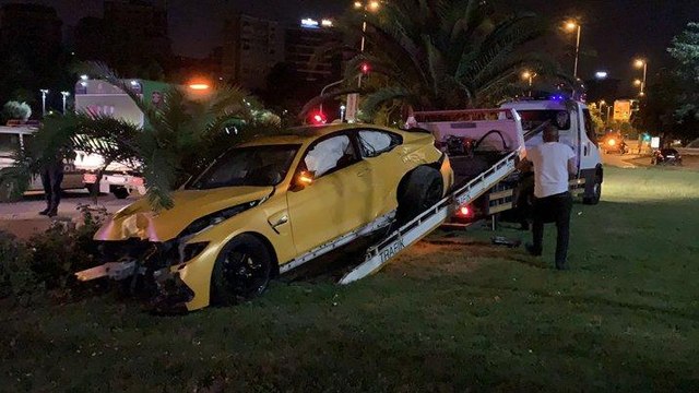 Lüks otomobiliyle kaza yapan sürücü kaçtı