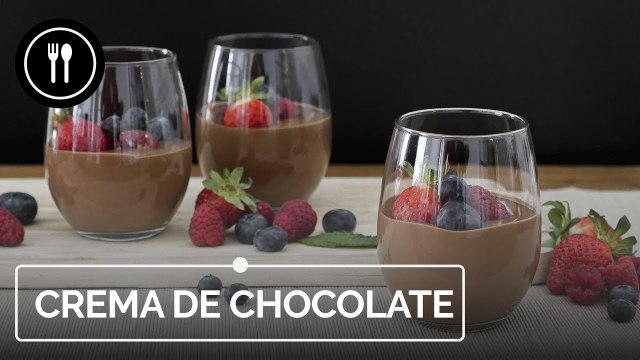 Crema de chocolate rápida con frutos rojos