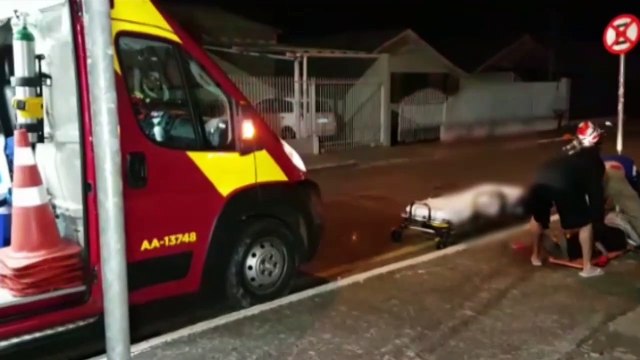 Motociclista fica ferido em acidente no cruzamento da Rua Ipê com Rua Francisco Bartinik no Parque Verde