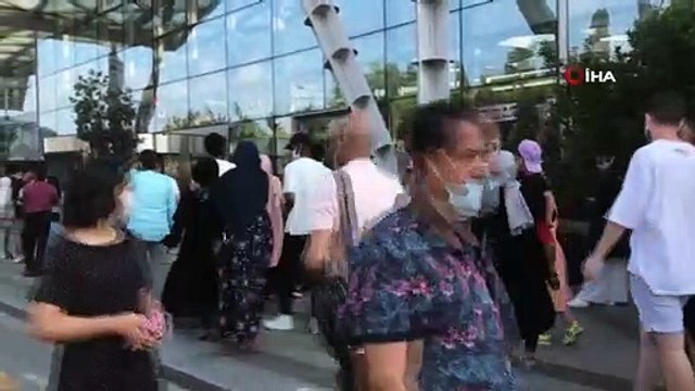 Alışveriş merkezlerinde bayram günü turist yoğunluğu