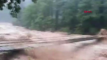 Son dakika: RİZE YİNE SELE TESLİM; DERELER TAŞTI, YOLLAR KAPANDI-1