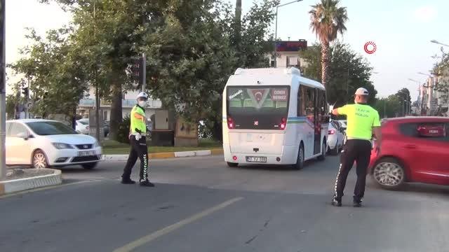 Ayvalık'ta bayram yoğunluğu devam ediyor...Cunda Adası'na giriş yolu yoğunluk nedeniyle 4 saat kapatıldı