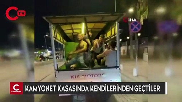Eğlencenin dozunu kaçırıp, kamyonet kasasında kendilerinden geçtiler