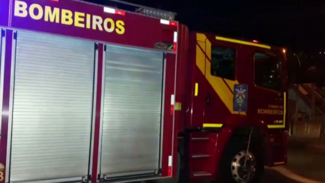 Palio fica completamente destruído pelas chamas na Rua Cariris no Bairro Santa Cruz