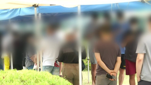 3명 중 1명 비수도권...부산은 연일 세 자릿수 / YTN