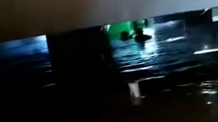 Detik-detik Penyelamatan Penumpang Kereta Bawah Tanah yang Terjebak Banjir