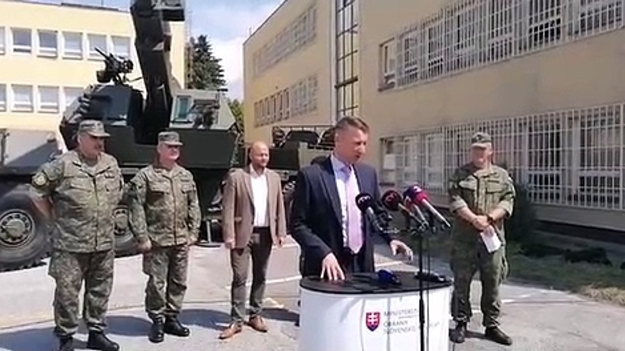 ZÁZNAM: TK ministra obrany Jaroslava Naďa k odovzdaniu húfnic Zuzana 2
