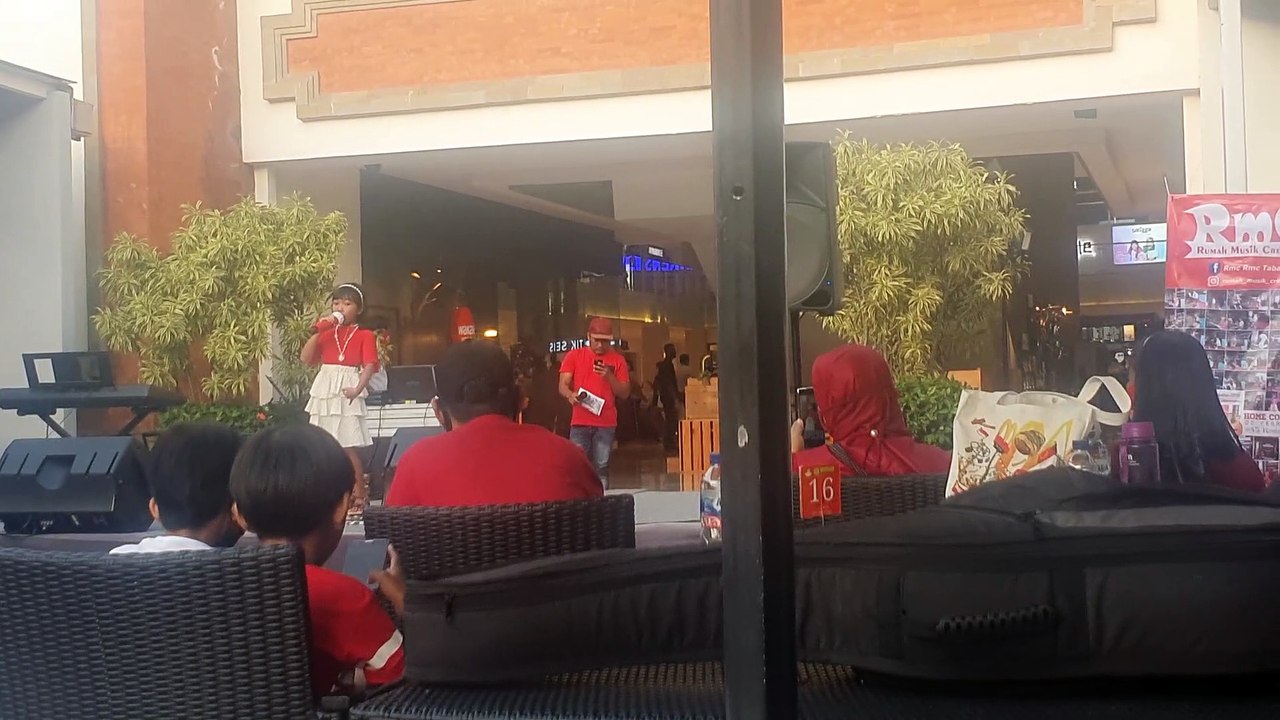 Sayli Wulan Kastori bernyanyi lagu daerah,lagu bali "ambun Putih "