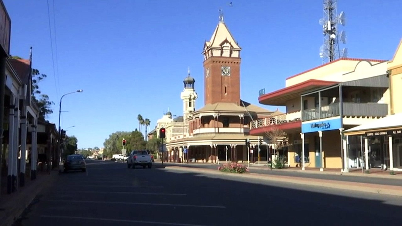 100 South Australians stranded in outback town of Broken Hill