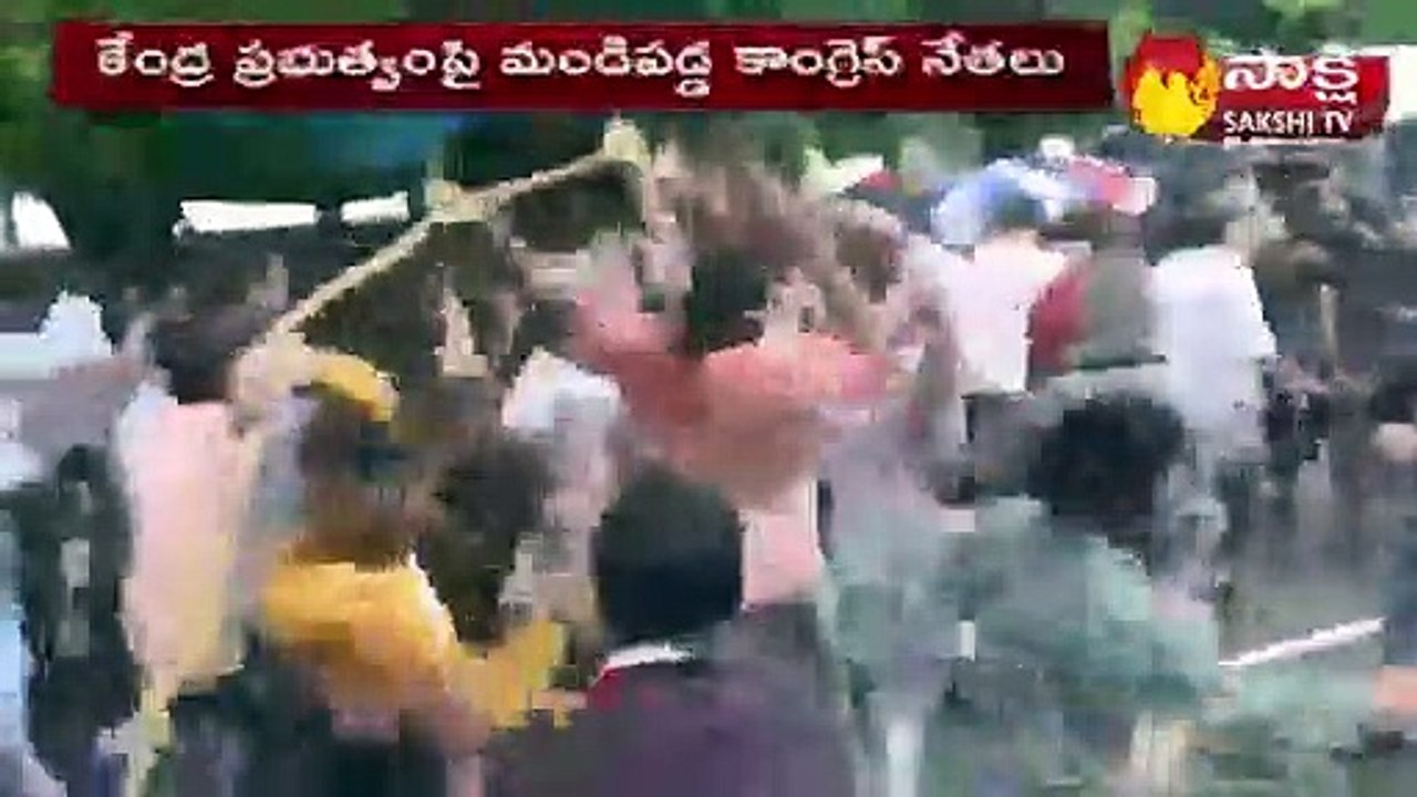 ఇందిరా పార్క్‌ వద్ద ఉద్రిక్తత: ఛలో రాజ్‌భవన్‌ అడ్డగింత
