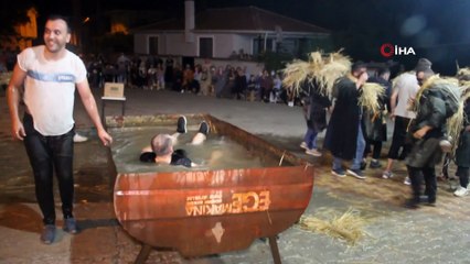 Köyde bahşişi veren ıslanmaktan kurtuluyor