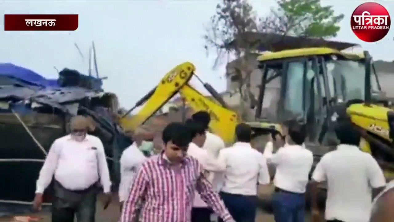 यूपी पार कर दिल्ली पहुंचा सीएम योगी का बुल्डोजर...
