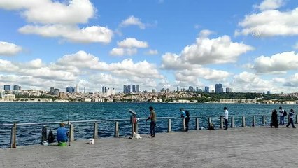 Kurban Bayramı'nın üçüncü gününde sahil, park ve bahçelerde vakit geçiriyor