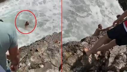 Nefes kesen anlar! Hırçın dalgaların kayalıklara sürüklediği genç, kendisine uzatılan havluyla hayata tutundu