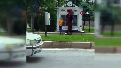 İhtiyaç sahipleri için paylaşım noktasına bırakılan elbiseleri çaldılar