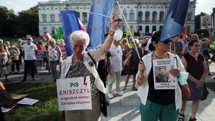 Брюссель и Варшава спорят о приоритете судов