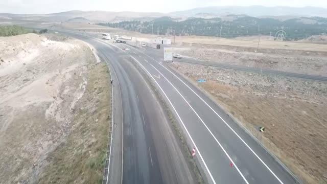 Son dakika haberleri! Jandarma ekipleri drone ile Kars-Erzurum kara yolunda trafik denetimi yaptı