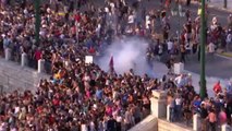 Miles de personas se manifiestan en Atenas contra la obligatoriedad de vacunación