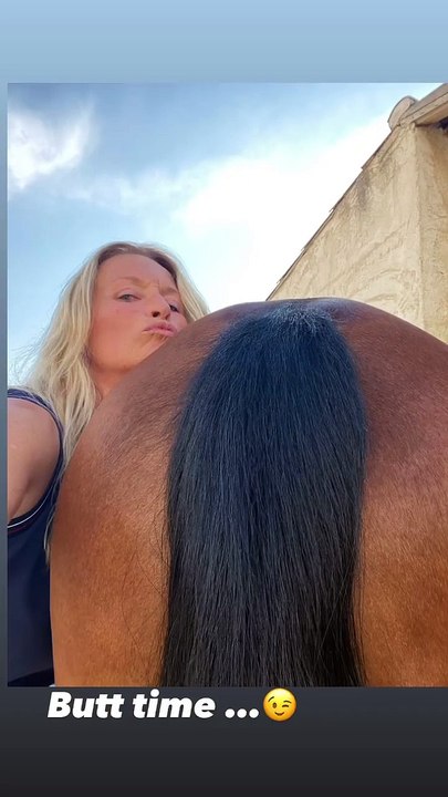 Estelle Lefébure dévoile un aperçu de ses vacances sur Instagram.