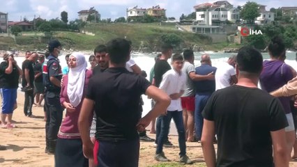 Dalgalar arasında kaybolan gençten 7 saattir iz bulunamadı