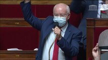 À l'improviste, le député de la Réunion Jean-Luc Poudroux demande qui est vacciné dans l'hémicycle de l'Assemblée nationale