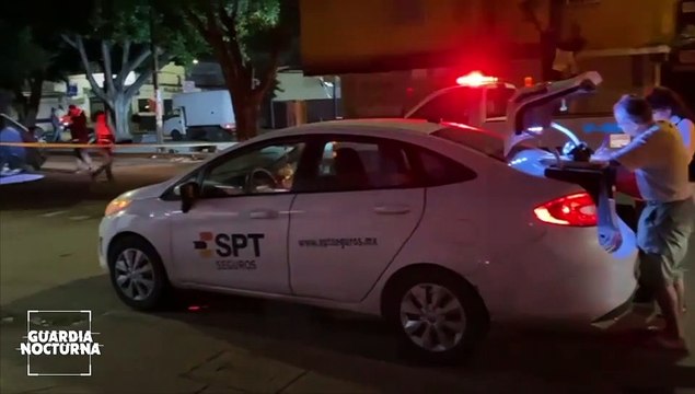 Automóvil a exceso de velocidad, chocó y terminó volcado, en la colonia Jardines de Guadalupe