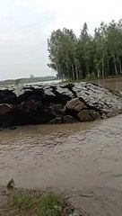 La terre s'élève étrangement en Inde