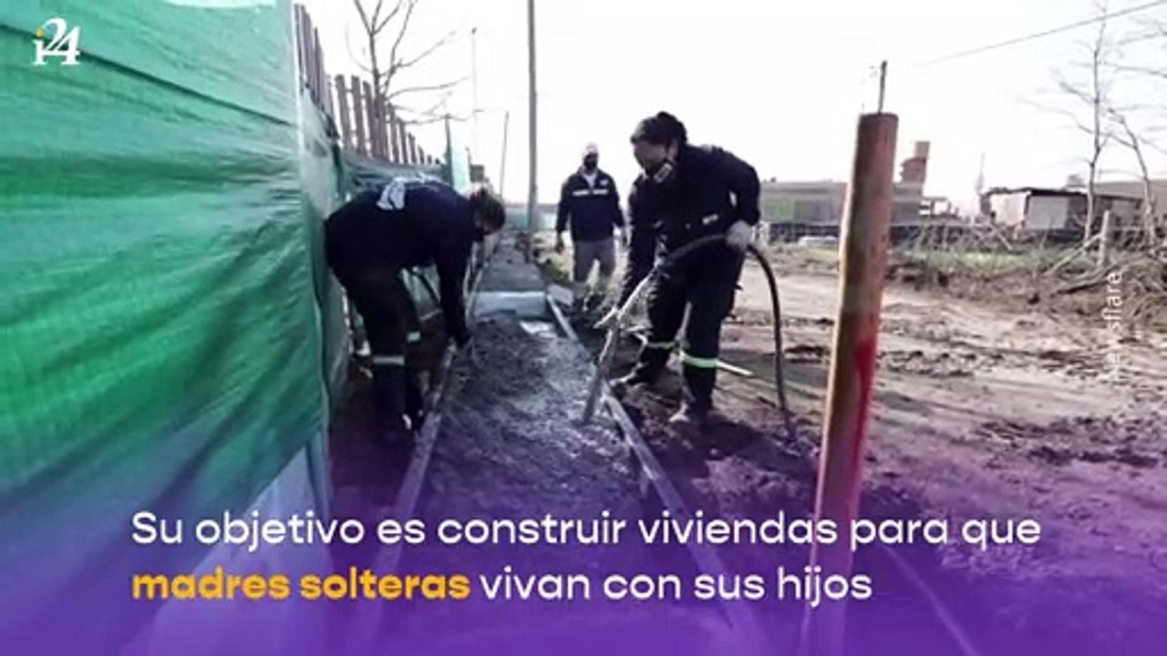 Mujeres en Argentina se vuelven albañiles y derrumban los estereotipos