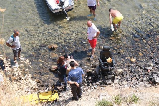 AKÜLÜ TEKERLEKLİ SANDALYESİ İLE 30 METRELİK UÇURUMA YUVARLANIP, YARALANDI