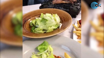 El diputado del PSOE Odón Elorza comparte un vídeo comiendo chuletas en plena polémica de la carne