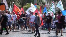 Whirlpool, da Napoli a Roma i lavoratori tornano a protestare: 