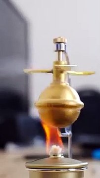Il met de l'azote liquide dans une machine à vapeur, le résultat va au-delà de ce qu'il imaginait