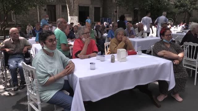 Son dakika gündem: Bakan Yanık, Darülaceze sakinleriyle bayramlaştı