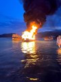 Antalya'da 17 metrelik tur teknesi alev alev yandı