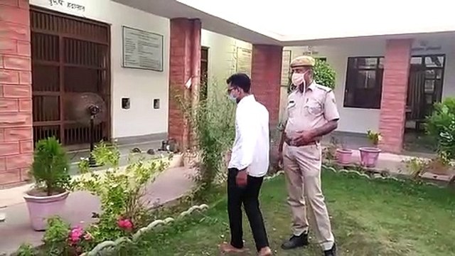 चाबी खोने के विवाद में दोस्त ने सेवानिवृत्त बैंककर्मी की हत्या कर सीवरेज में डाल लगाई थी आग