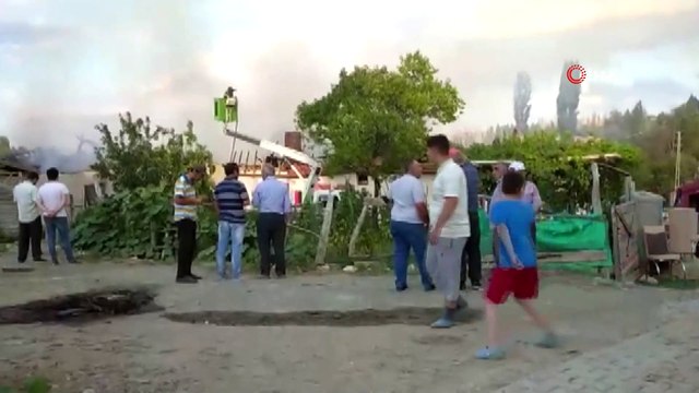 Çorum’da yangın: 1 ev ve samanlık yandı