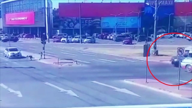 Dos menores se salvan de ser atropellados tras un accidente de tránsito en la avenida Cristo Redentor