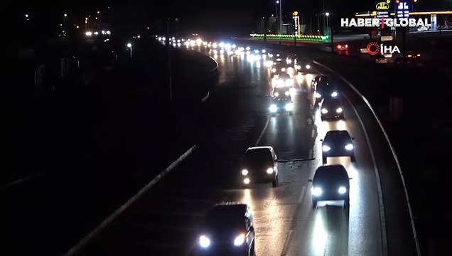 Tatilciler dönüşe geçti! 43 ilin bağlantı noktasında trafik yoğunluğu