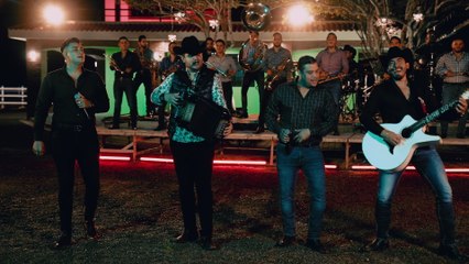 Banda Carnaval - Entre La Lluvia Y Mi Llorar (En Vivo 2021)