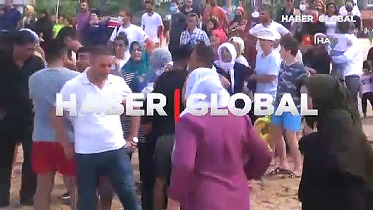 Dalgalar arasındaki cismi ceset sanınca denize...