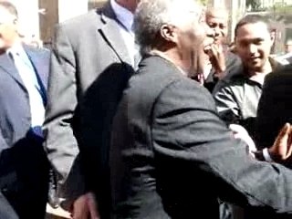 Bain de foule pour le président sud-africain Mbaki