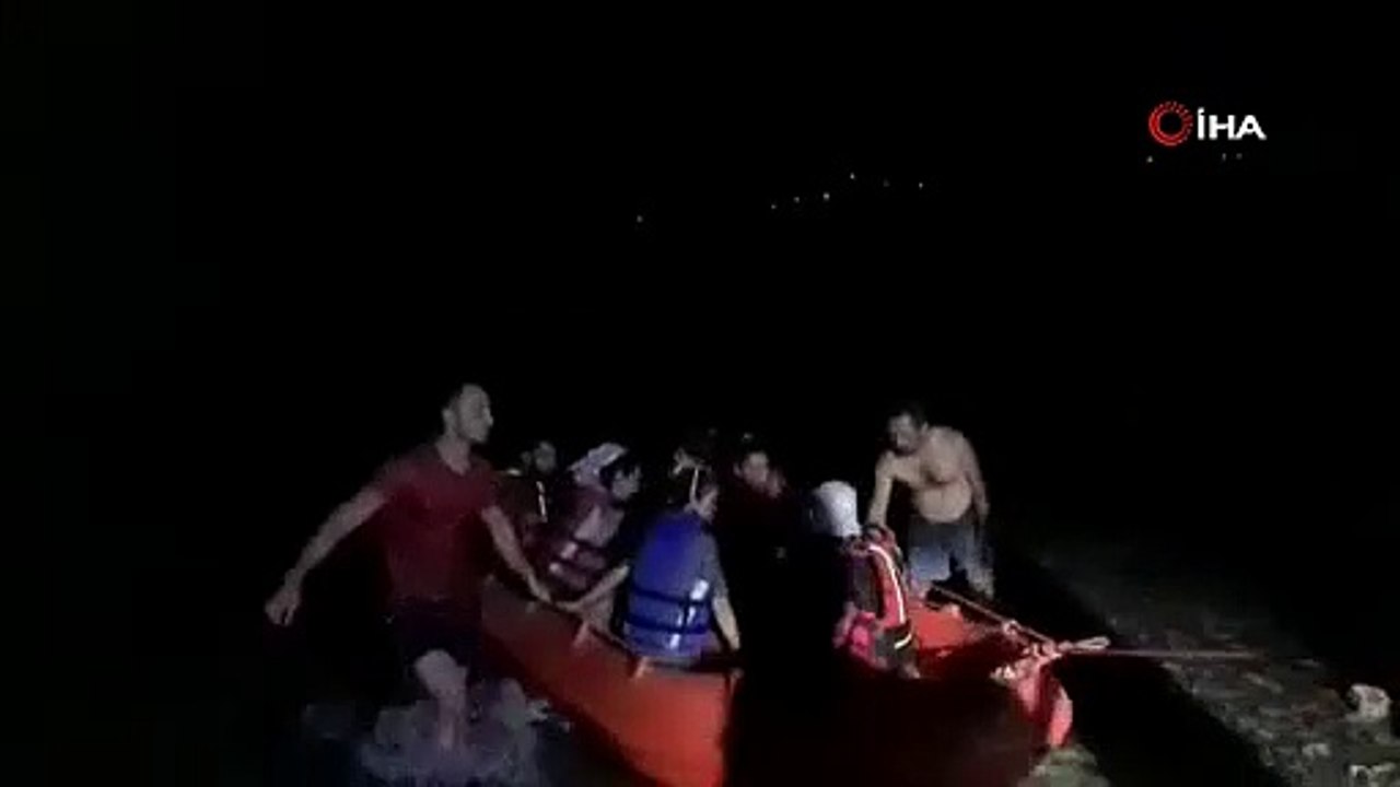 Piknik yapan 21 kişi Dicle Nehri kenarında mahsur kaldı