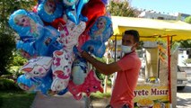 Kimse görmedi zannetti, yaptığı hareketle gönülleri kazandı...Türkiye çocuk mezarlarına balon bağlayan baloncuyu sahiplendi