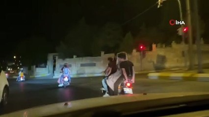 3 motosiklette 15 kişilik tehlikeli yolculuk kamerada