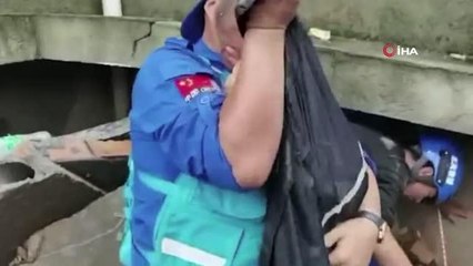 Çin'i vuran selde çöken evin altında kalan bebek sağ olarak çıkarıldı