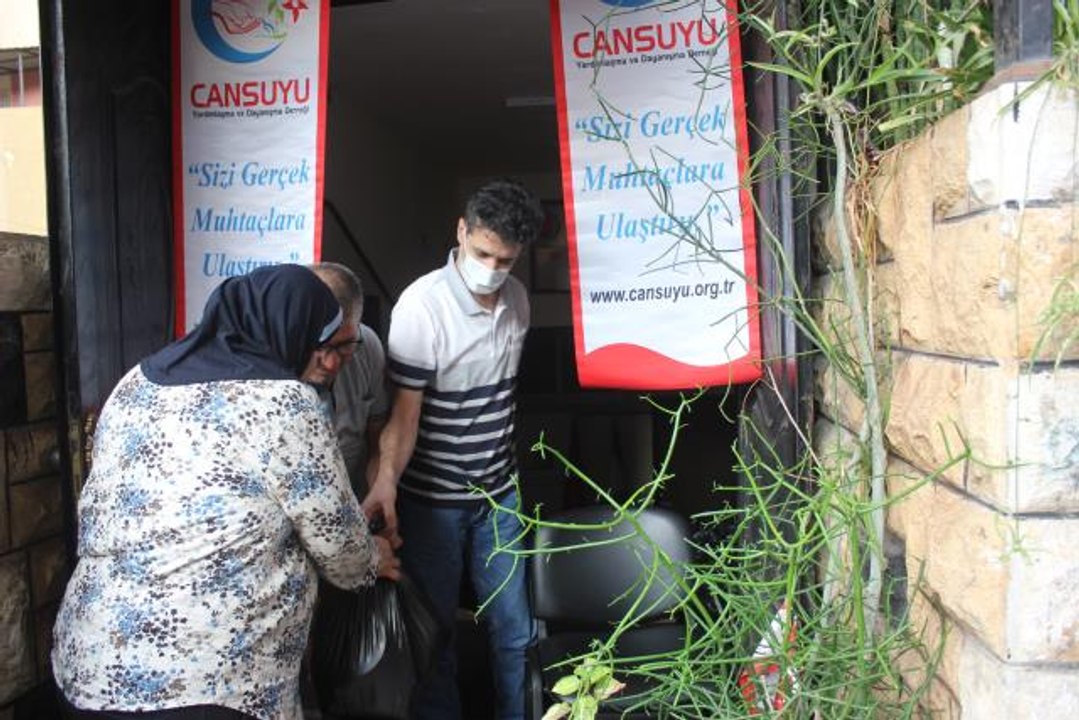 Cansuyu Derneği Beyrut'taki ihtiyaç sahibi ailelere gıda yardımı yaptı