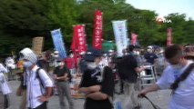 - Açılışına saatler kala olimpiyat karşıtları Tokyo'da sokaklara çıktı- Hükümete 'olimpiyatları iptal edin' çağrısı- İmparator Naruhito: 'Salgın tedbirleri uygularken olimpiyat organize etmek kolay değil'