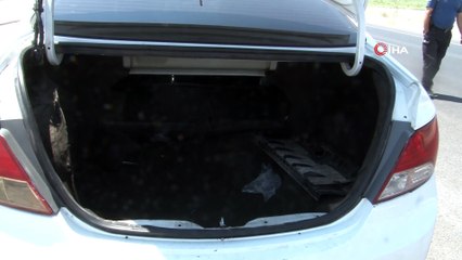 Uygulama noktasından kaçan otomobilden 10 göçmen çıktı